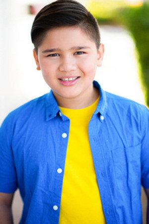 Robert G. Chiu as Chin (voice) in Over the Moon