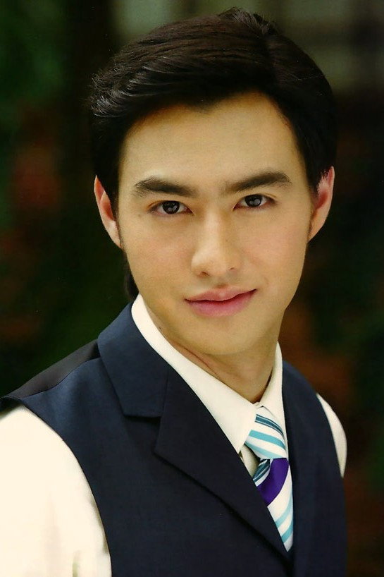 ธาวิน เยาวพลกุล as 'Lek' Mueanglek in Reun Son Rak