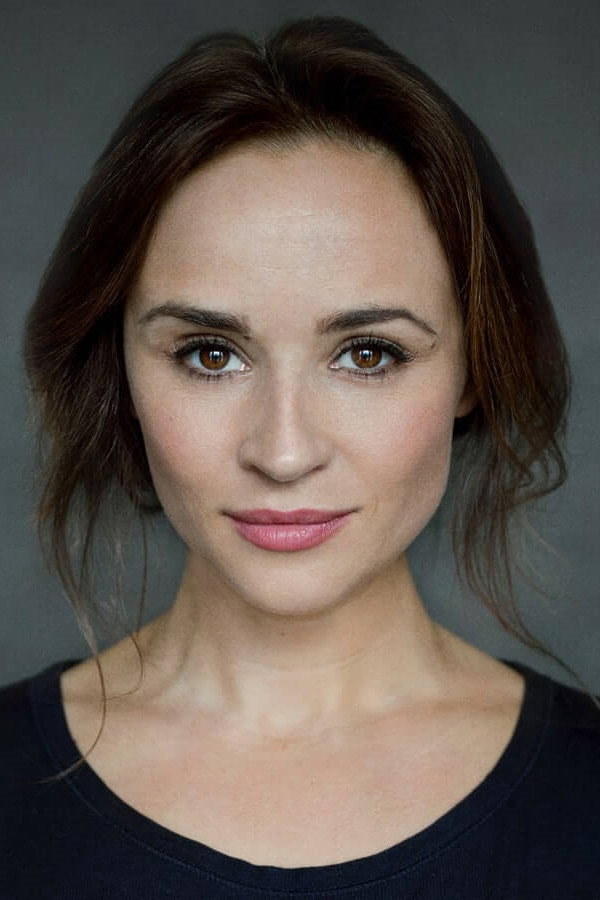 Emma Pierson as Jade in Beast