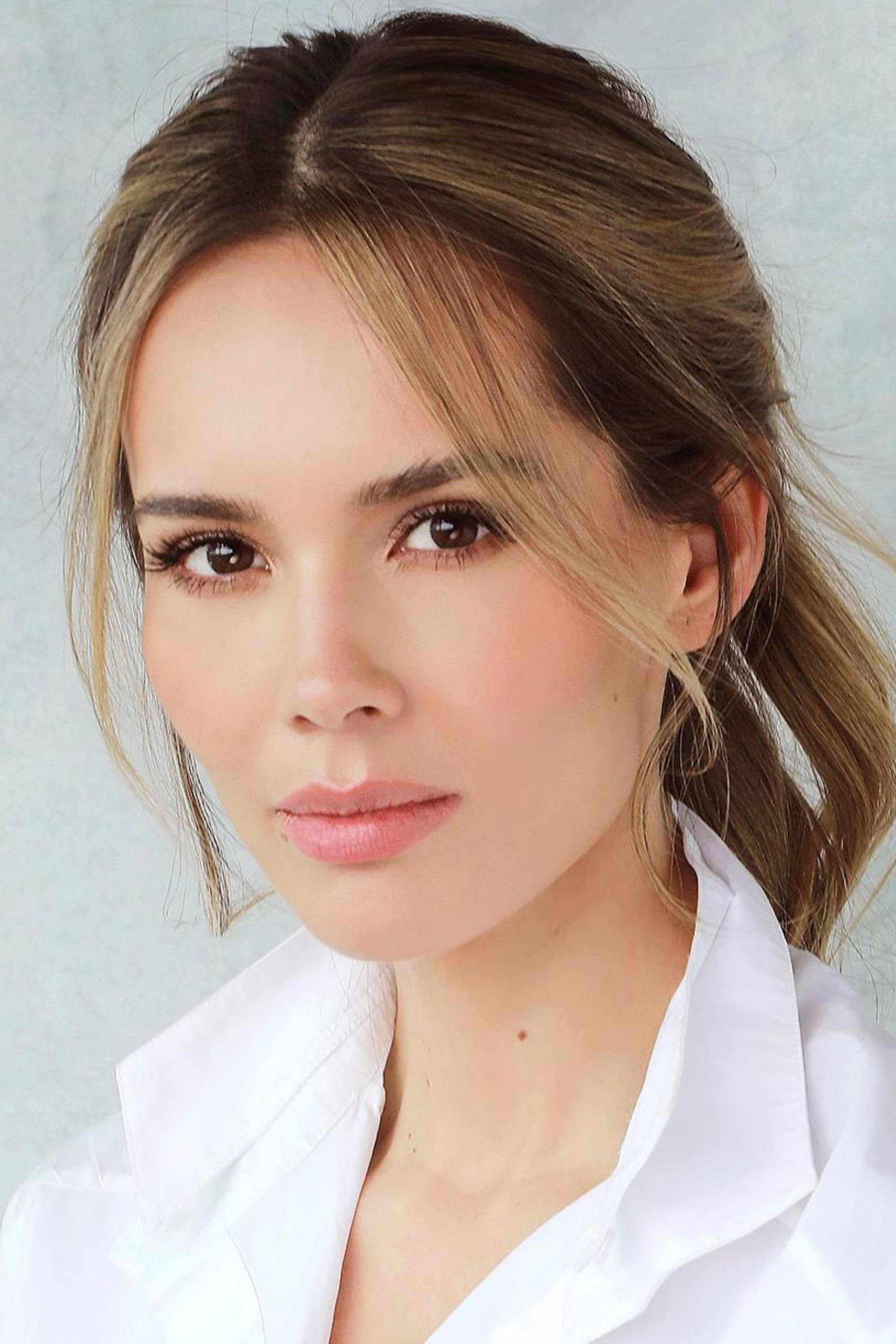 Alejandra Ávila as Juliana Suárez Caicedo "July" in Retrato de una mujer