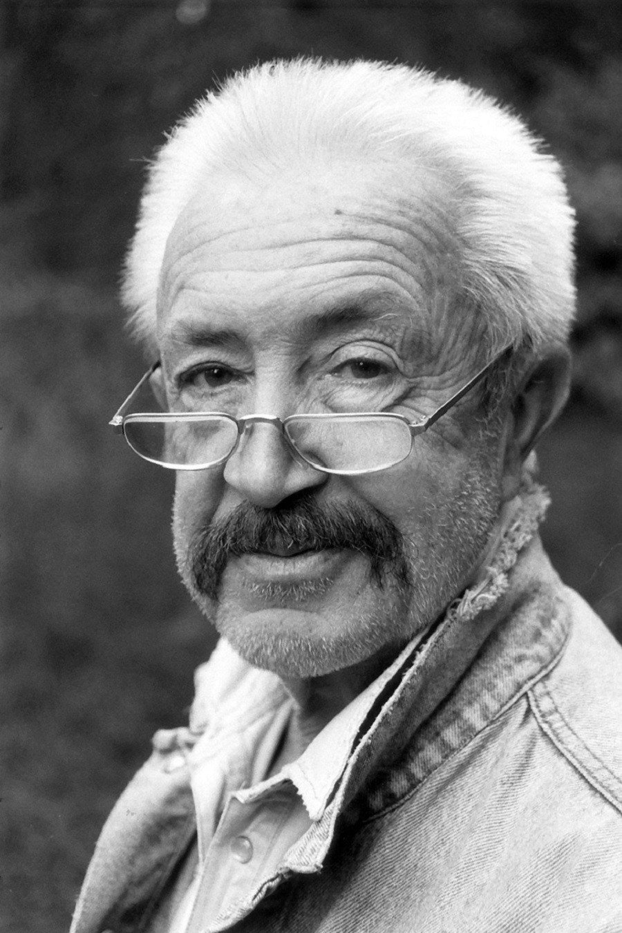 Egon Günther as Archie in Blue Bird