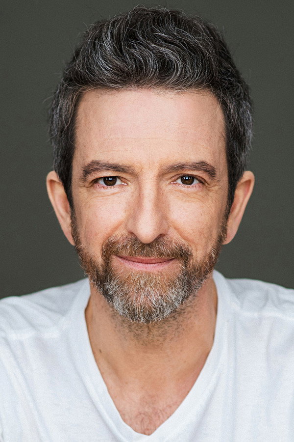 Luc Bourgeois as Urgentologue in Novena
