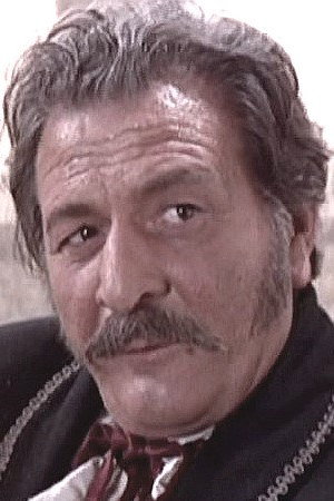 Furio Meniconi as El Krim in Desert Raiders