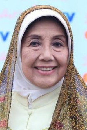 Nani Widjaja as Ibu Aisyah in Metropolitan Virgin