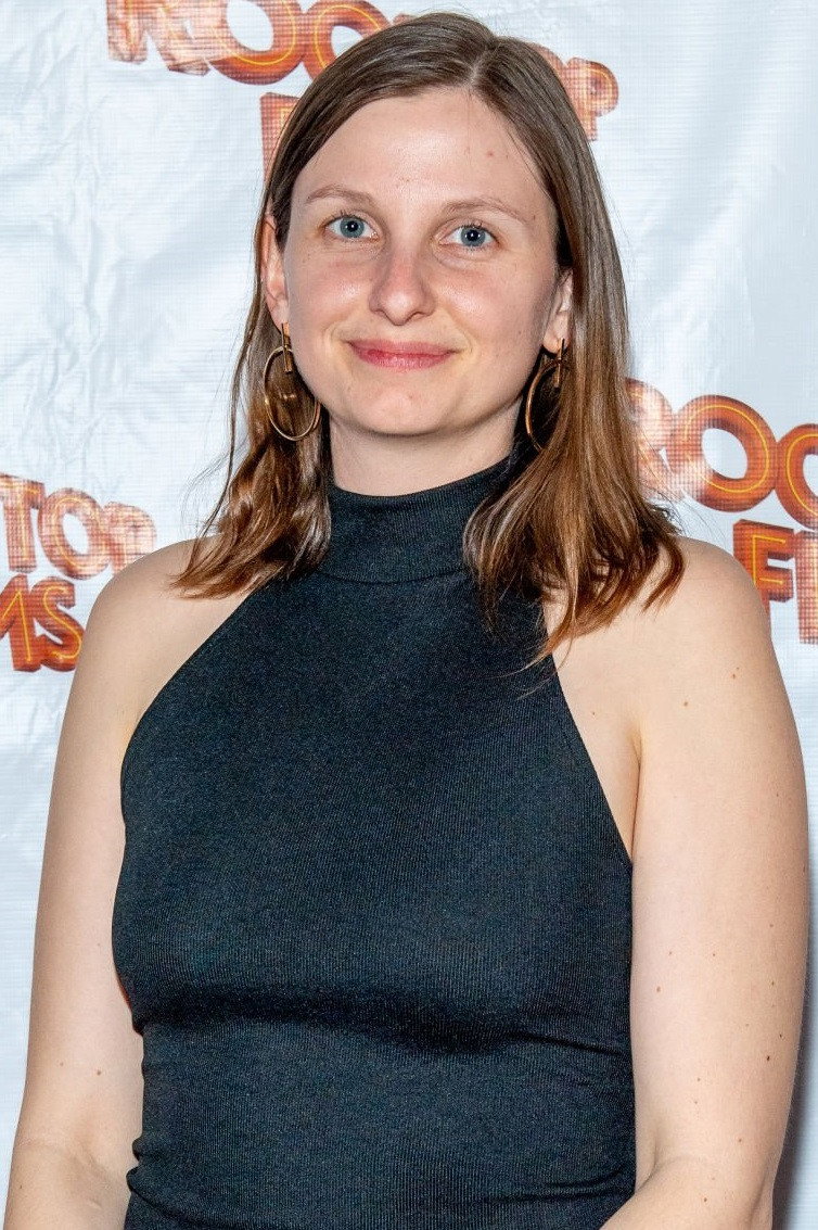 Nadja Leonhard-Hooper as Julia in Intervenors