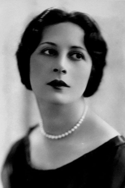 Malvina Longfellow as Phroso in Phroso