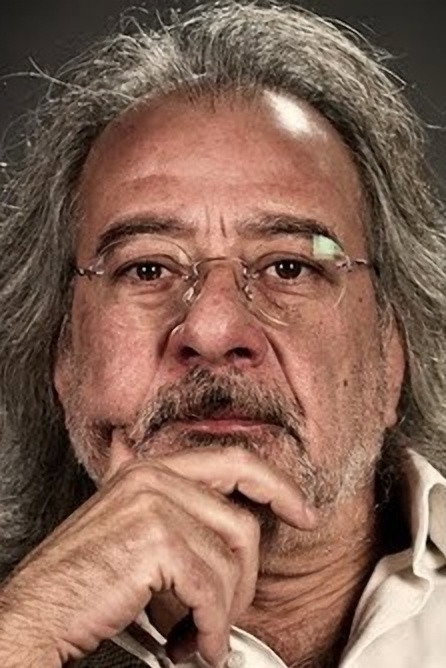 António Macedo as Closing Voice-over (uncredited) in Queridas e Maduras
