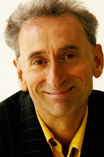 Peter Silbereisen as Good Cop in Con Game