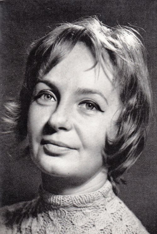 Sanda Toma as La vieille femme in The Gentleman from the Courtyard