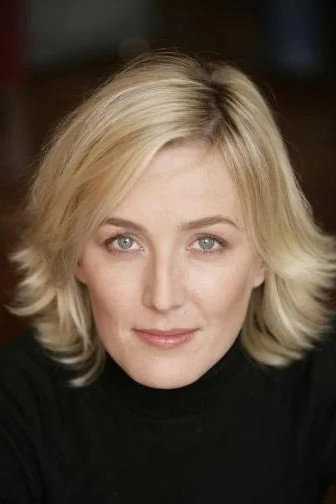 Stéphanie Vannier as Karine in Célibataires