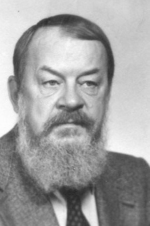 Mieczysław Całka as Stationmaster in Jest mi lekko