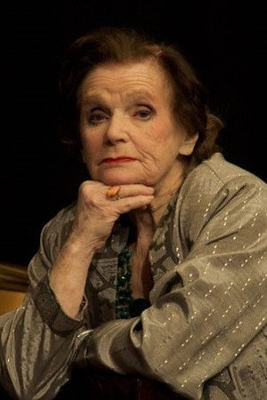 Галина Коновалова as бывшая артистка императорских театров in Pier