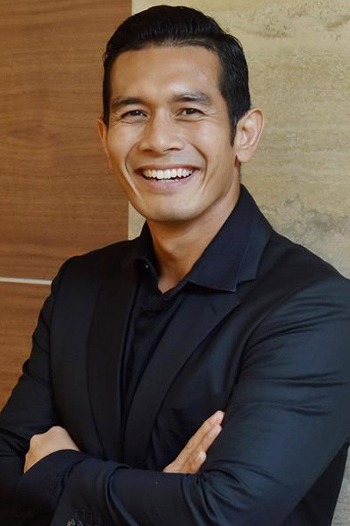 Fahrin Ahmad as Dr Azlan in Hell of a Night