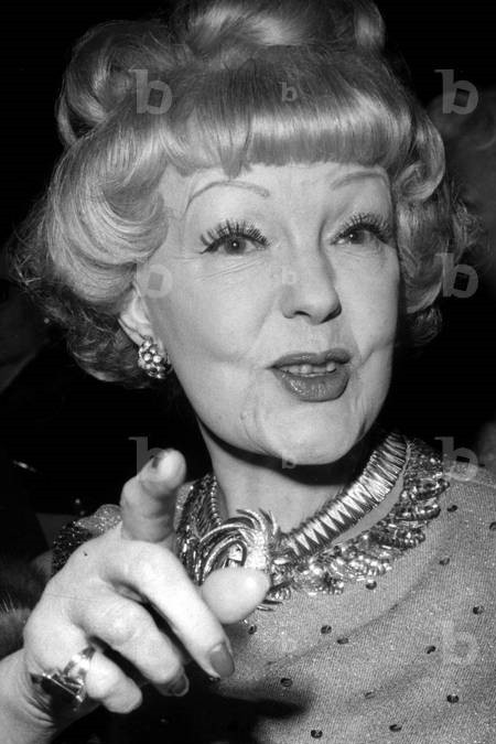 Jeanne Aubert as Passerose in La Possession