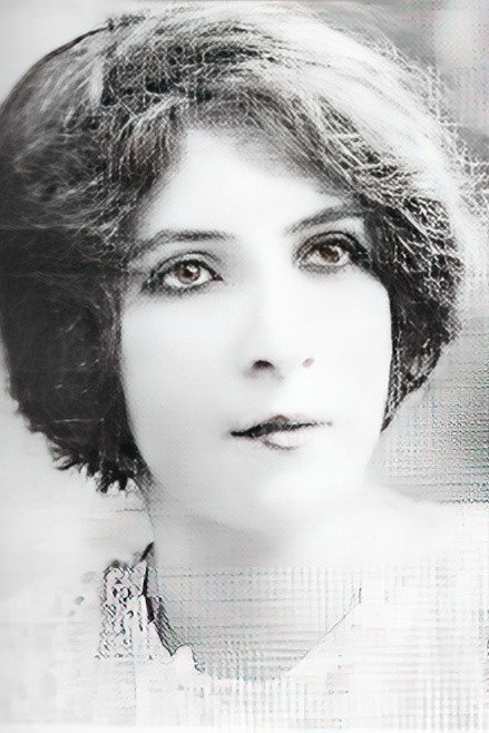 Suzanne Revonne as Lucie in Le devoir d'abord