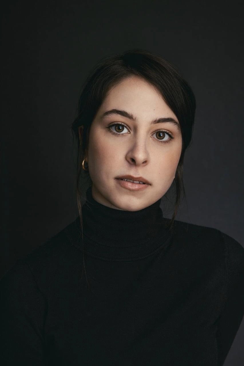 Léa St-Pierre as Léonie in L'anxiété, au 21e siècle