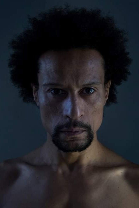 Júlio Mesquita as Finalmentes in A Ilha dos Cães
