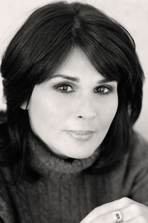 Natja Jamaan as Sara Bradley in Ms. Bear