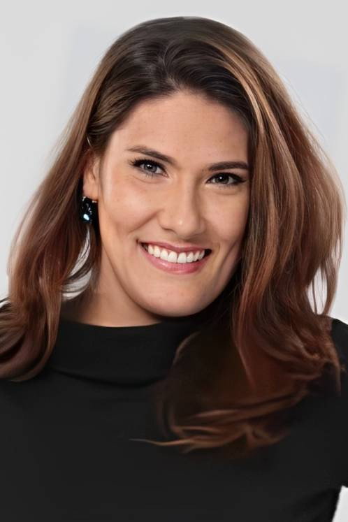 Evangeline Torcino as Vangie in Cuatro