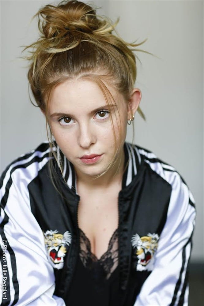 Charlie Loiselier as Maddie Duchassin in Tout pour la lumière