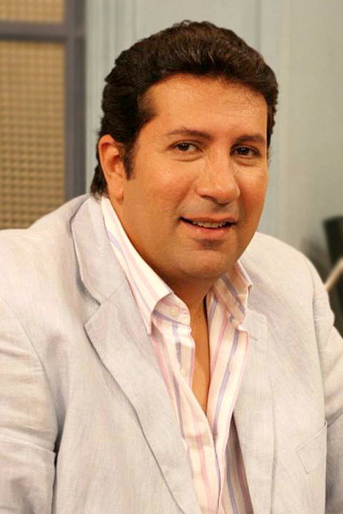 Hani Ramzy as عاطف ناصف in Garden city ladies