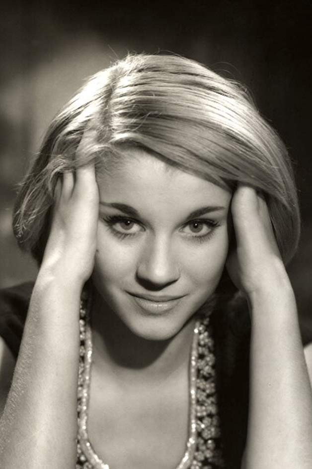 Julia Lockwood as Samantha in Birds on the Wing