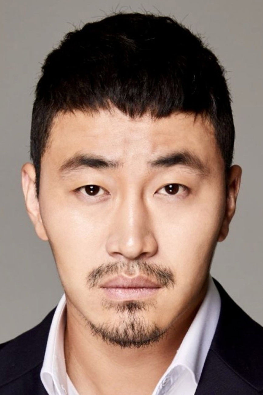 우강민 as Subordinate in Sketch