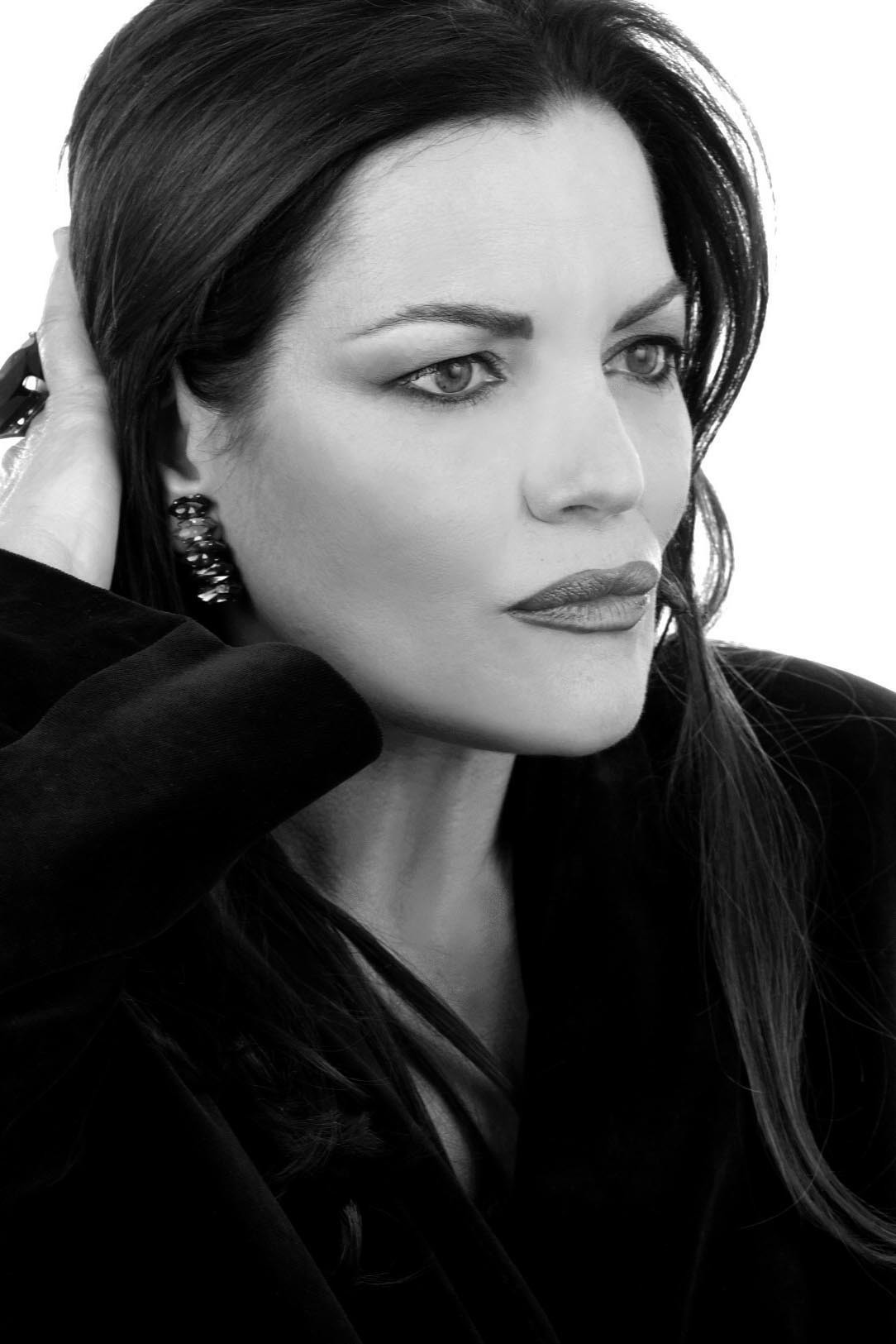Cristina Donadio as Donna Carmela in Con tutto il Cuore