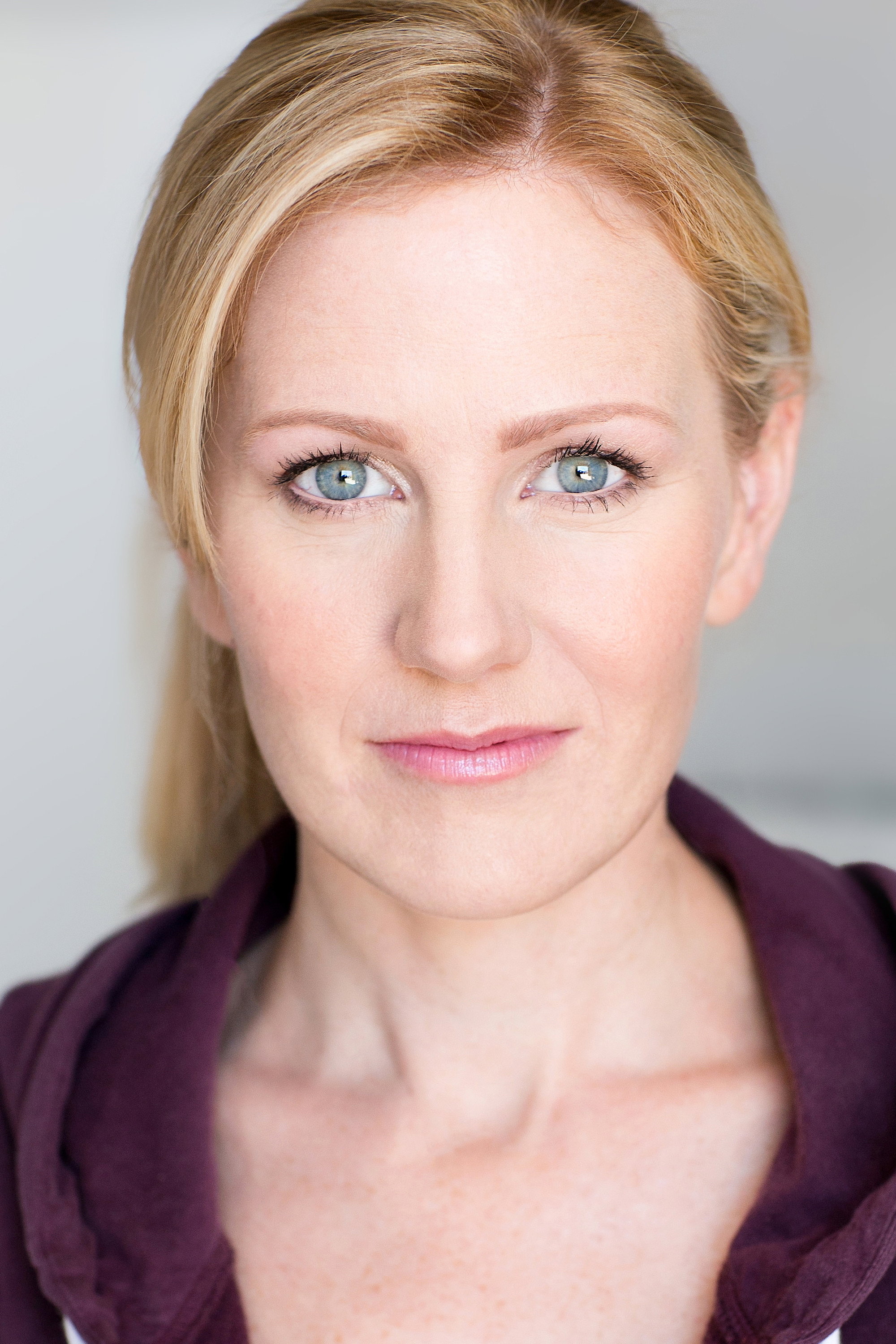 Anna Sambrooks as Claire in The Passage