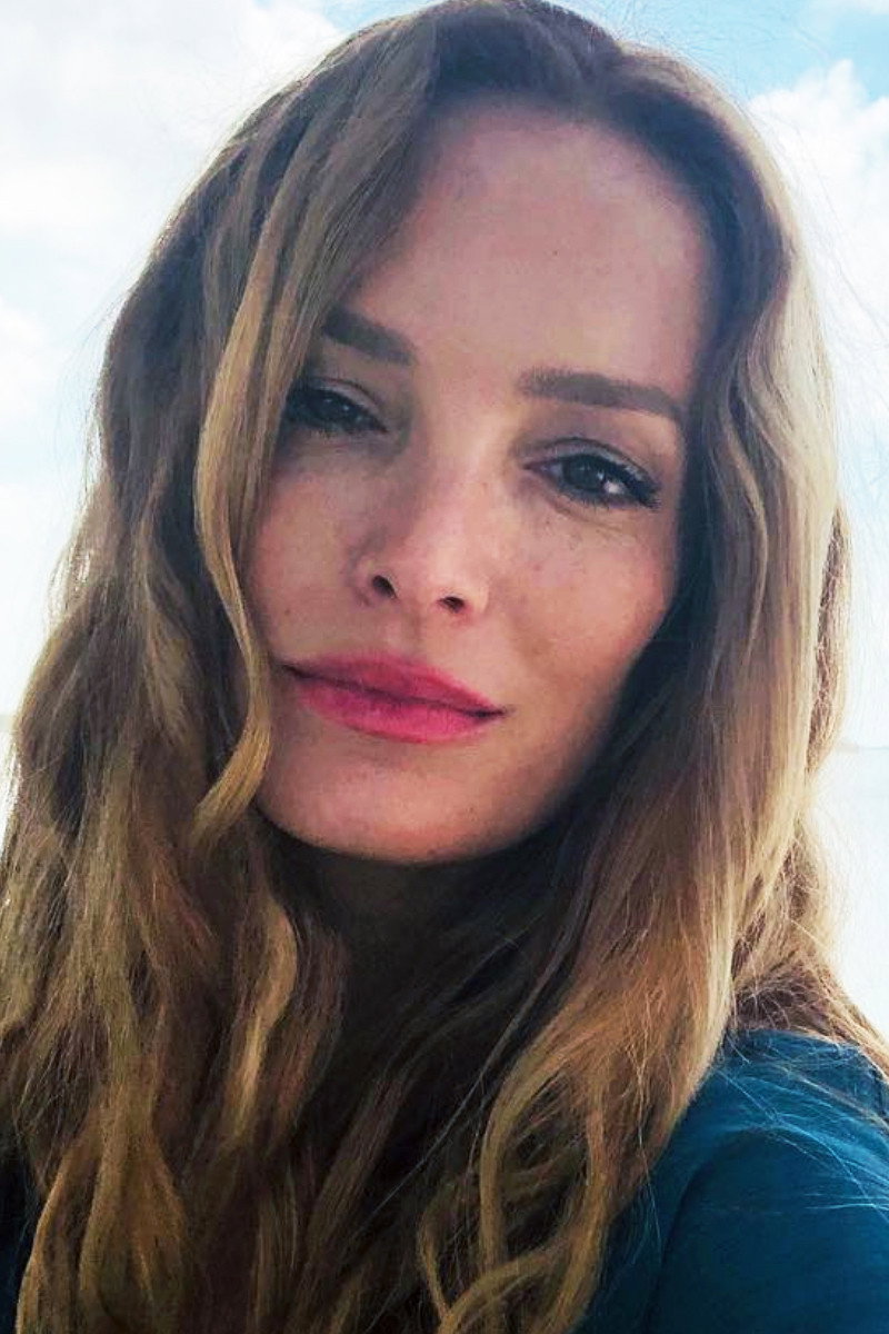 Claudia Albertario as Cynthia Berlín in Dos Ilusiones