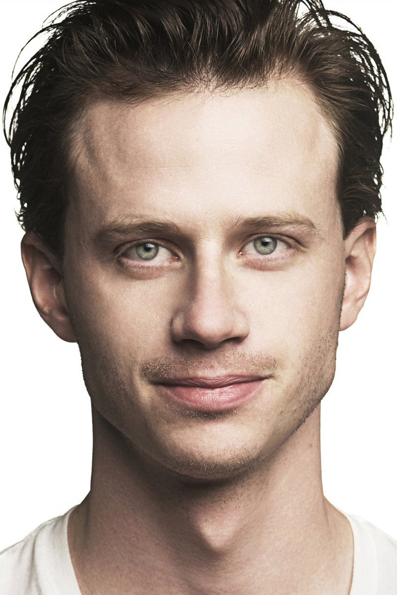 Sid Phoenix as Jan in Dog Run