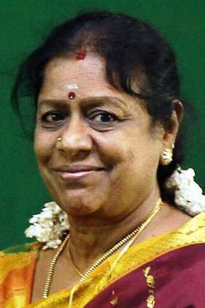 Pasi Sathya as Mangamma in Veedu