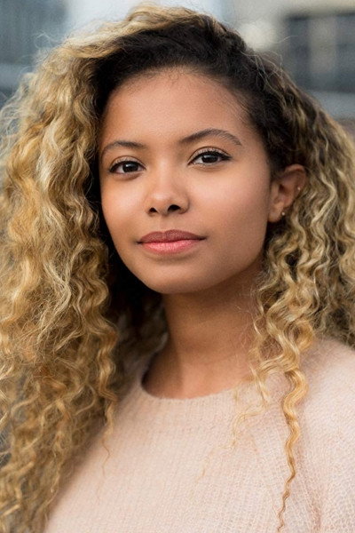 Lola Mae Loughran as Ellen in Summerhill