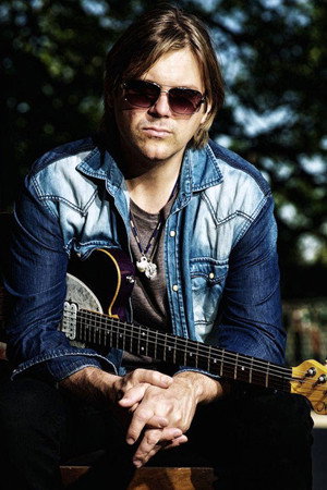 Shane Theriot as Guitar in Daryl Hall & John Oates - Live in Dublin