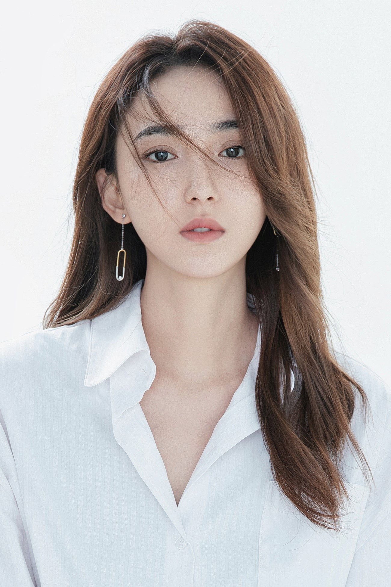 艾晓琪 as Zhang Yan in Hot Girl