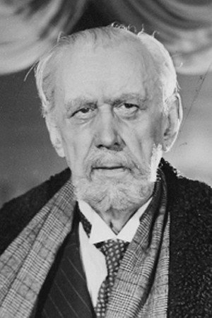 Carl Deurell as Pastor Hjort in Laila