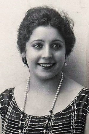 Elisa Ruiz Romero as Soleá in Carceleras