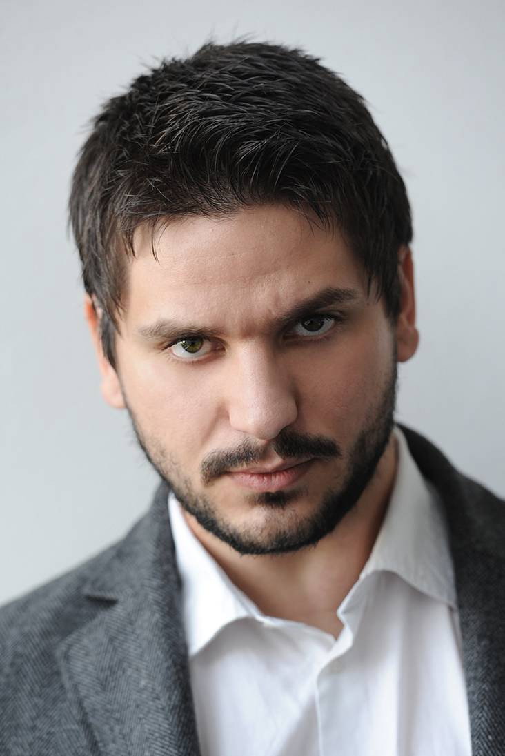 Roberto D'Antona as Caleb in Village Of The Vampire