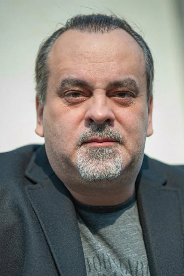Sväťo Malachovský as Alexander 'Šani' Lesňanský / Adam Lesňanský in Dvojičky