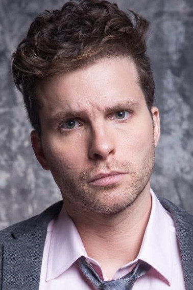 Thiago Fragoso as Edgar Vieira in Side by Side