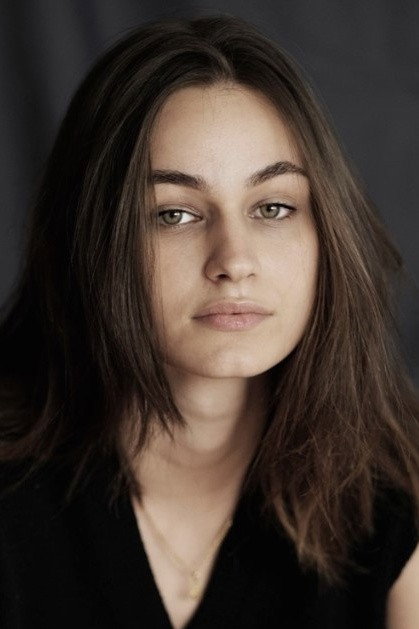 Constance Bascou as Nora Sokolova in The Plague