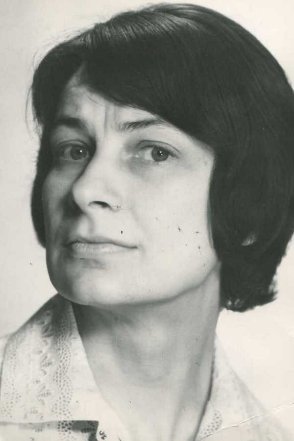 Krystyna Kamieńska as Doctor Anna in The Hours of Hope