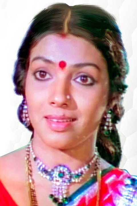 Aarathi as Alamelu in Naagarahaavu