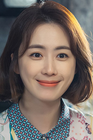 홍은희 as 인목왕후 in Hur Jun