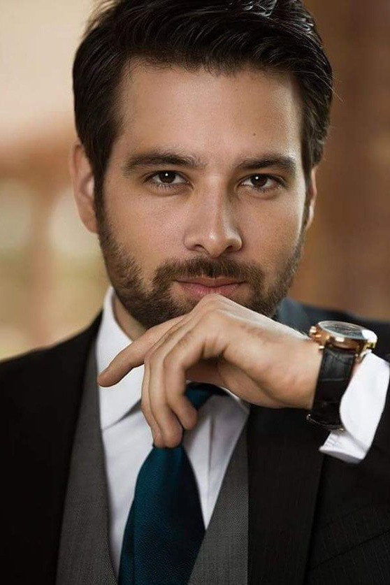 Mikaal Zulfiqar as Aurang in Sange Mar Mar