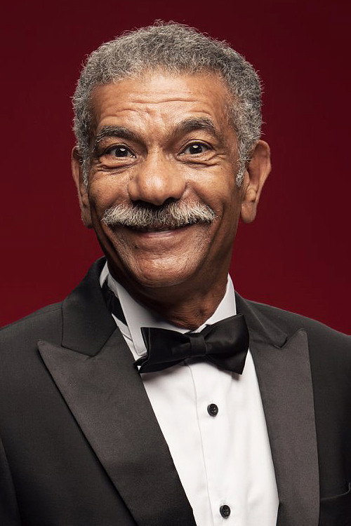 Sayed Ragab as Mayor Mohamed Nasr in Beebo