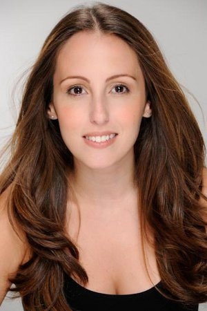 Luana Martau as Maria in O Rei da Feira