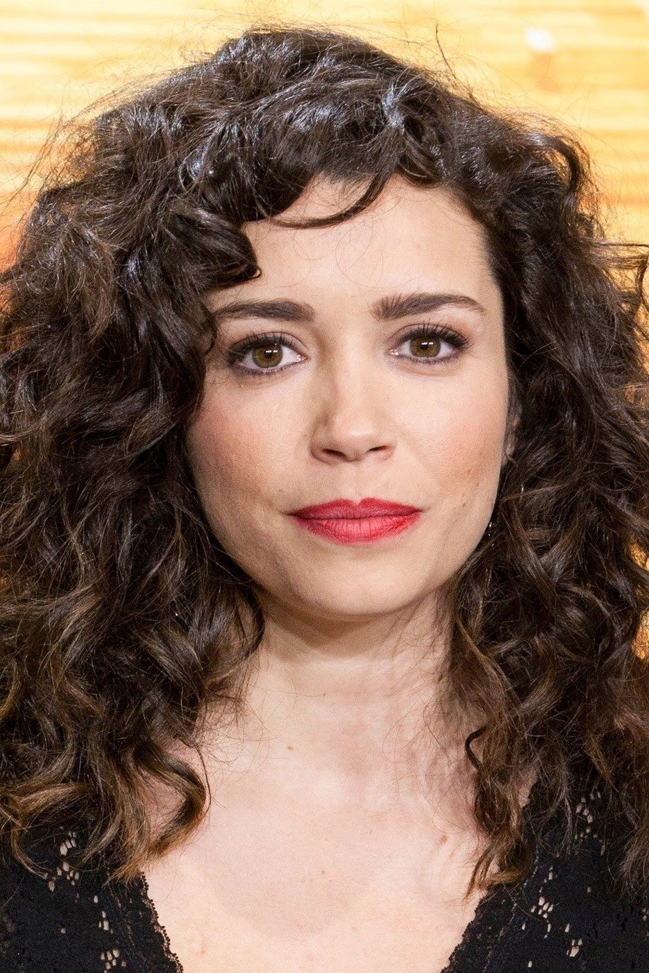 Carol Rovira as Self - Host in La gran vetllada