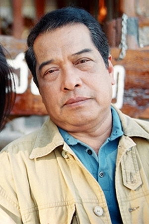 Pisan Akaraseranee as Teacher Duang in The Haunted Drum