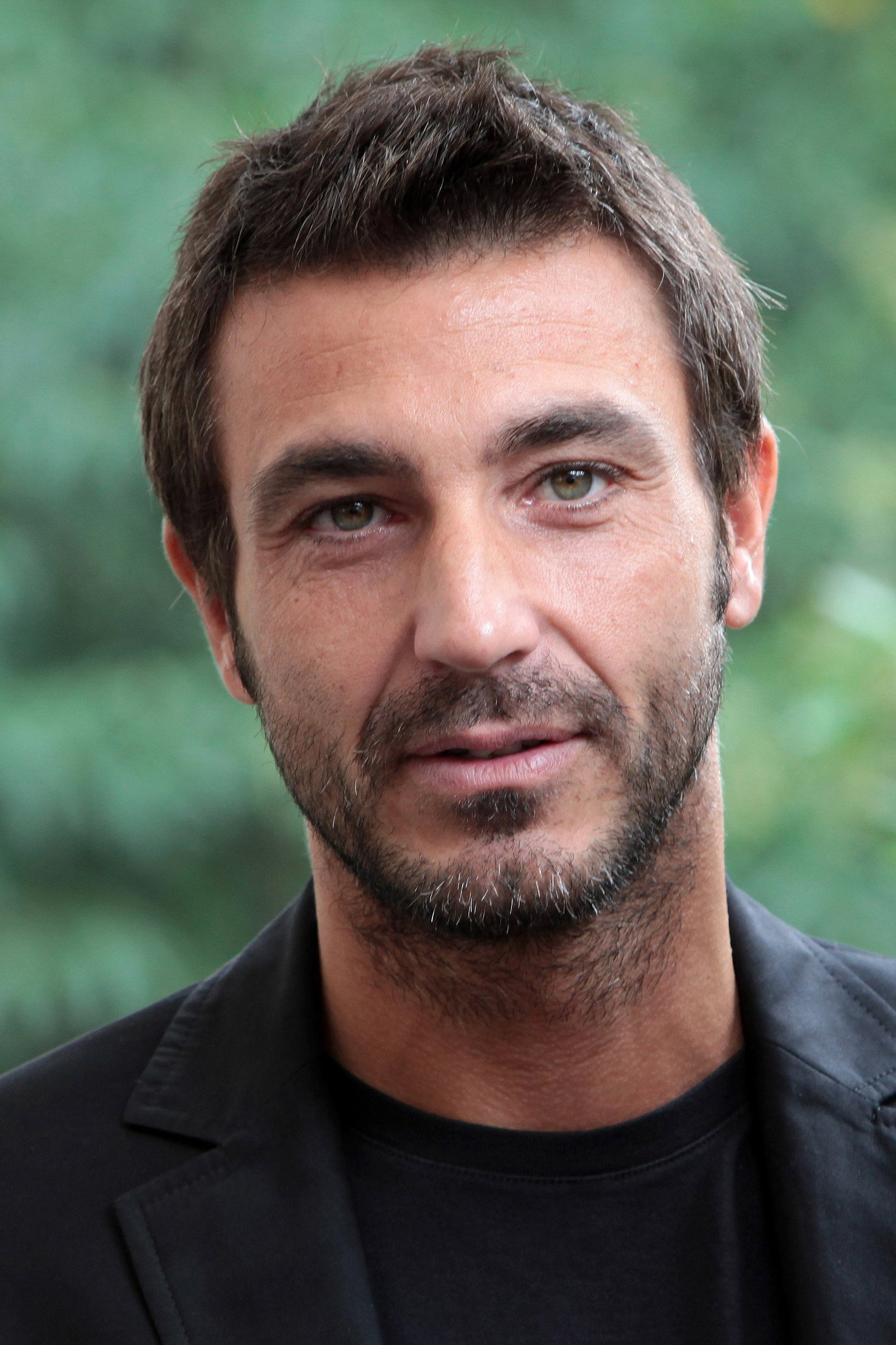 Daniele Liotti as Lázaro in The Valdemar Legacy